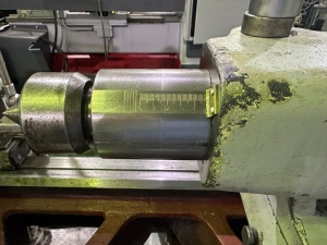 Токарный Винторезный станок, 1000 мм Arad SNA 560×1000