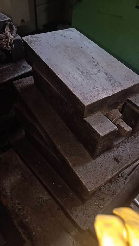 Опоры клиновые 300-8 шт., 220-4 шт