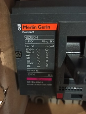 КОММУТАЦИОННЫЙ БЛОК NS250H,3P 31404,MERLIN