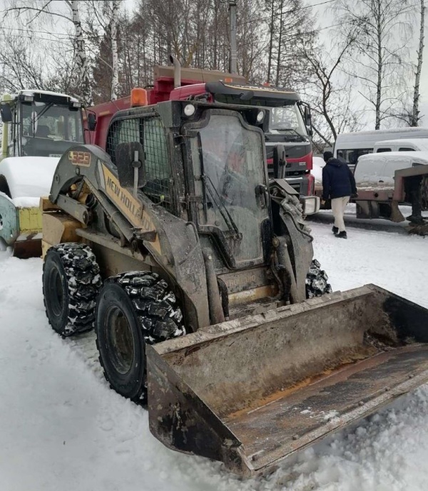 Мини-погрузчик New Holland L223