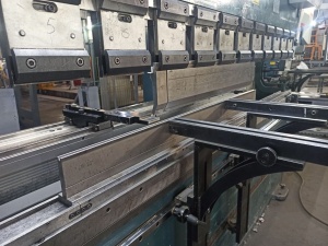 Листогибочный пресс Durma AD-R 30100 с ЧПУ (100 тонн)