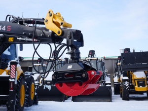 Лесозахват маятниковый на экскаватор-погрузчик JCB