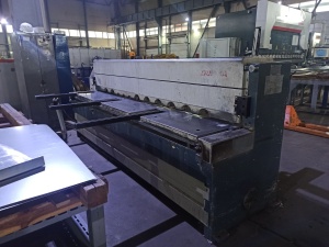 Гильотинные ножницы Durma MS 3004 электромеханическая
