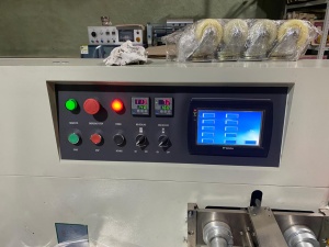 Горизонтальная упаковочная машина флоупак Prostor 450X с нижней подачей пленки