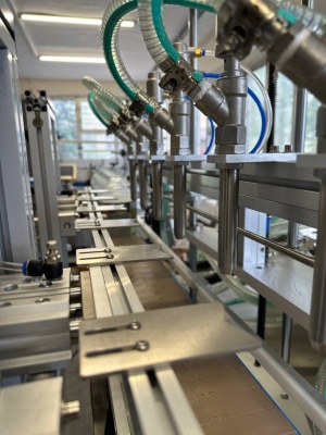 Аппарат для розлива в стеклянные бутылки