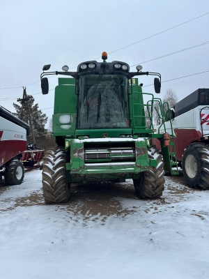 Комбайн уборки зерна John Deere W330