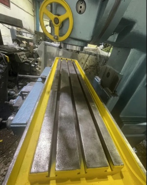 Вертикально-фрезерный станок ВМ-127М