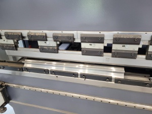 Гидравлический листогибочный пресс с ЧПУ BAYKAL APHS 31120