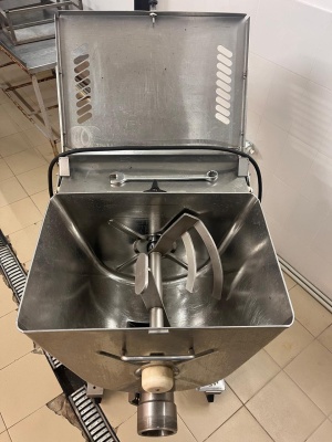 Мясорубка с автоматической подачей La Minerva