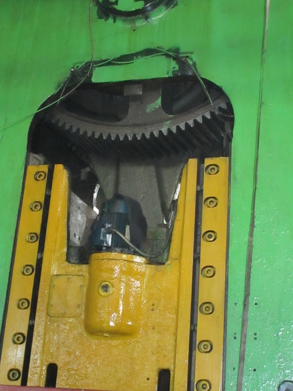 Пресс усилие 400 тн, стол 1200 х 1000