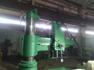 Радиально-сверлильный промышленный станок 2М57