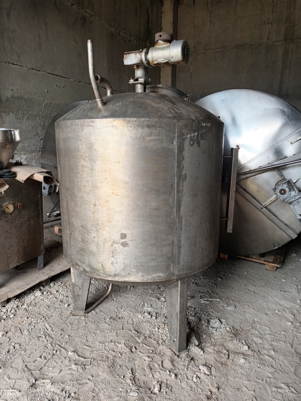 Емкость нержавеющая 1, 4 куб, с мешалкой и змеевиком