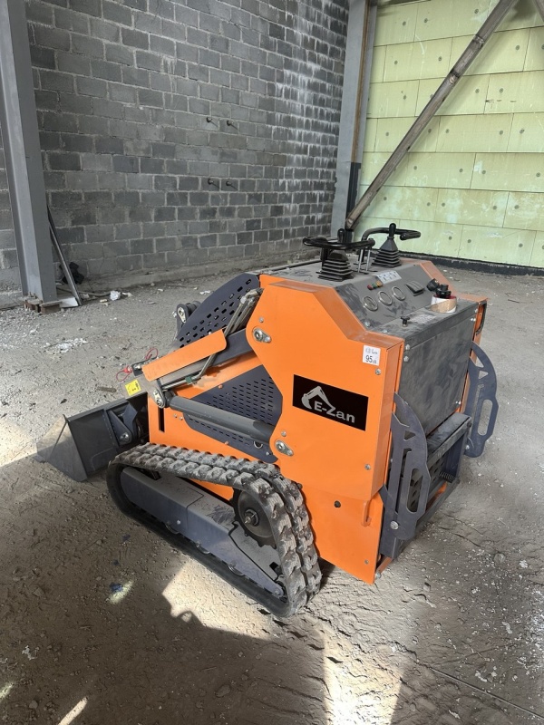 Погрузчик с бортовым поворотом YZ-T460