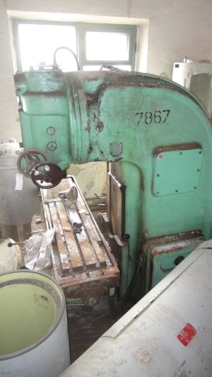 Станок вертикально-фрезерный 6М-13П