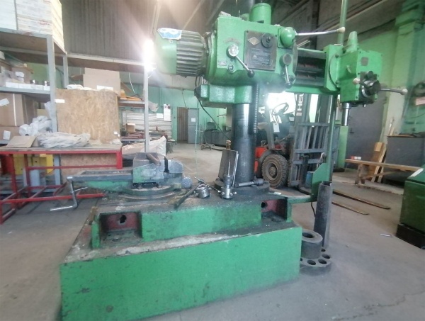 Вертикально-сверлильный станок 2Е52