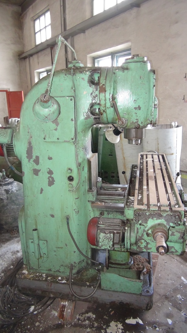 Станок вертикально-фрезерный F2-250