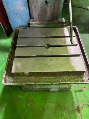 Вертикальный сверлильный станок 2н135