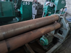 Листогибочная машина (вальцы) И2220 катают 10 мм при ширине 2000 мм