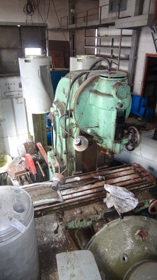 Станок вертикально-фрезерный 6М-13П