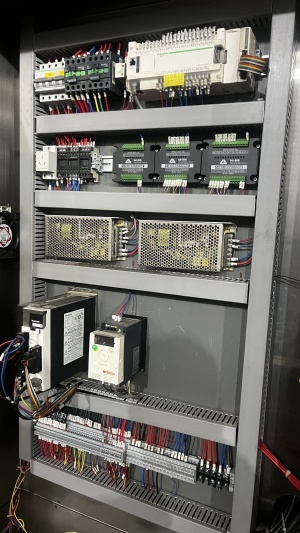 Поршневой станок розлива 0,5 - 5,5 литров