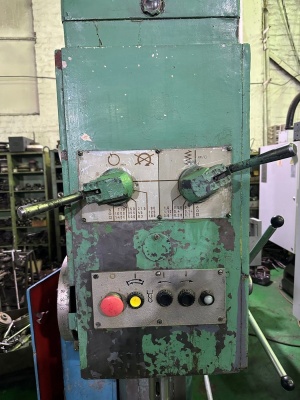 Вертикальный сверлильный станок 2н135