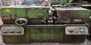 Бесцентрово-шлифовальный станок 3Г182