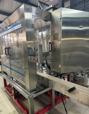 Поршневой станок розлива 0,5 - 5,5 литров