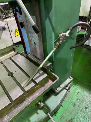 Вертикальный сверлильный станок 2н135