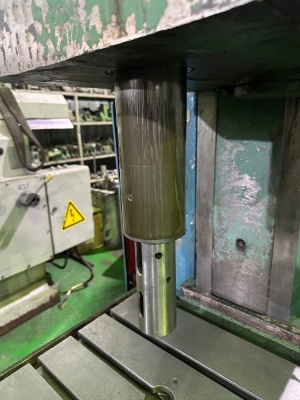 Вертикальный сверлильный станок 2н135