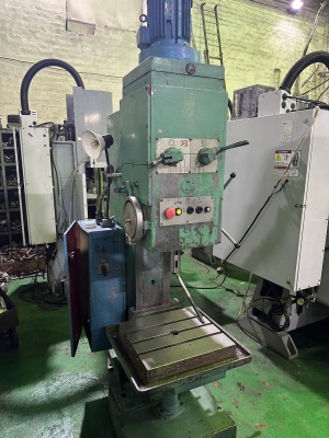 Вертикальный сверлильный станок 2н135