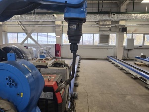 Робототехнический комплекс сварки на базе робота CRP RH20-06W, мало