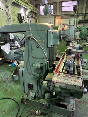 Широкоуниверсальный фрезерный станок Tos FA-3AU