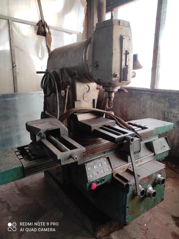 Станок вертикально-фрезерный 6С12