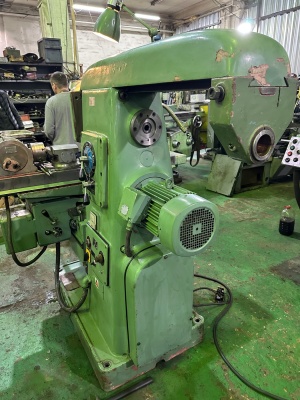 Широкоуниверсальный фрезерный станок Tos FA-3AU