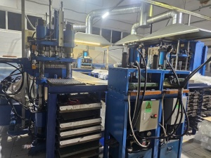 Комплект прессов для производства изделий из резины. 2 наливных пресса. 2 вулканизационных пресса Пресс для открытия прессформ Пресс для