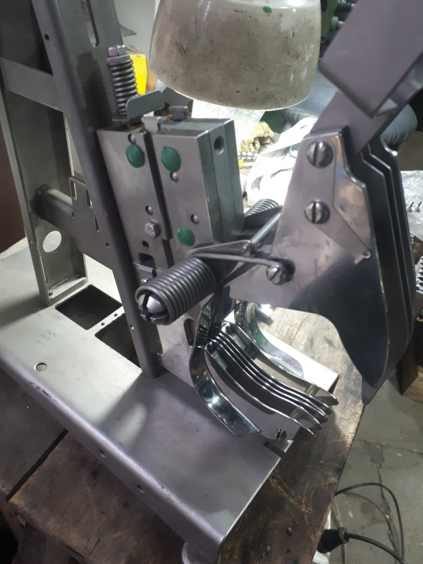 Блок рабочий для клипсатора КН 23