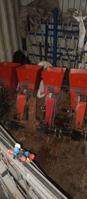 Сеялка 4-х рядная