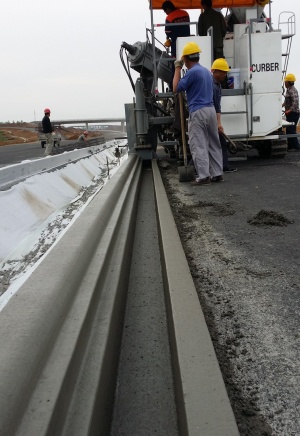 Бетоноукладчик / бордюроукладчик NC-1300S