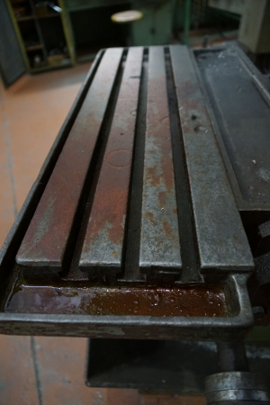 УниверсалЬный фрезерный 6В75 200*500; Шлифовальный 3Г182, 1968 г. в.Токарный 1ИС611В-1981 г.в;.Кругло-шлифовальный станок 3Е-180-2004 г.в