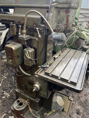 679 станок фрезерный инструментальный широкоуниверсальный