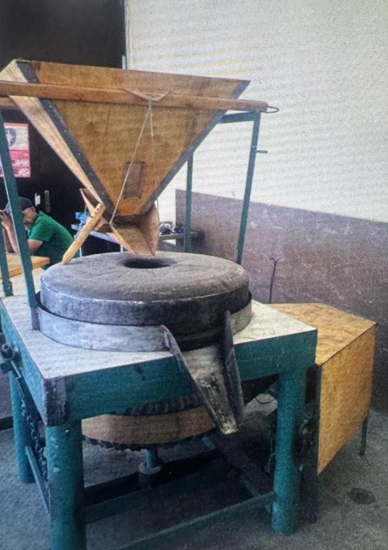 Мельница для муки и урбеча с каменными жерновами