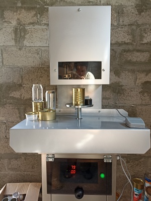 станок для закатки жестяных консервных банок автоматический