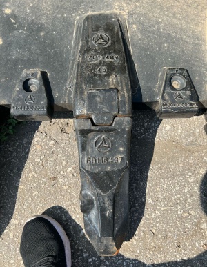 Адаптеры и коронки ковшей экскаваторов SANY