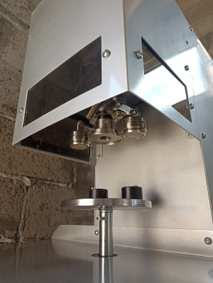 станок для закатки жестяных консервных банок автоматический