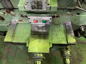 Широкоуниверсальный фрезерный станок Tos FA-3AU