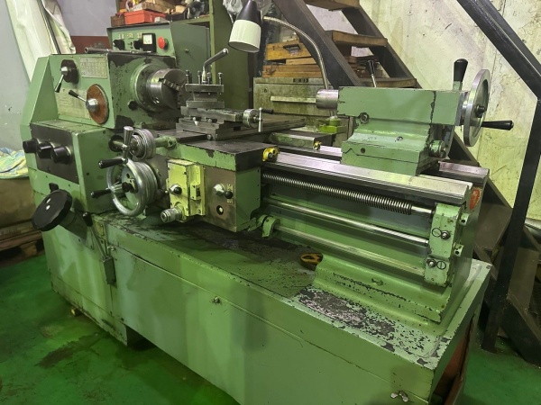 Токарный винторезный станок повышенной точности, УТ16ПМ РМЦ 710 мм, из НИИ