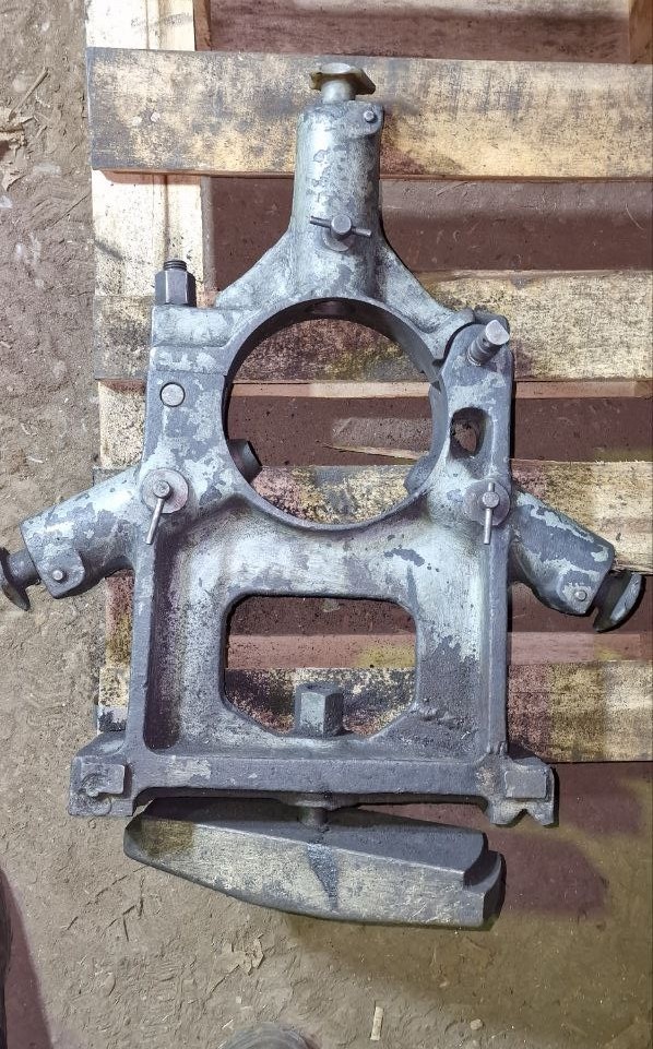 Люнет неподвижный от станков ДИП300 (163, 1М63)