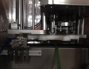 Закатка Leva Packaging в ПЭТ банку с широким горлом