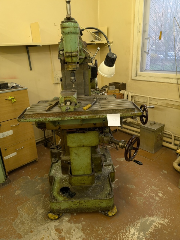 Станок фрезерный 676 Komunaras