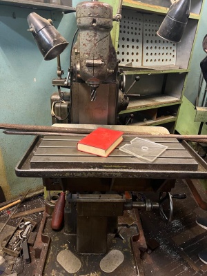 679 станок фрезерный инструментальный широкоуниверсальный